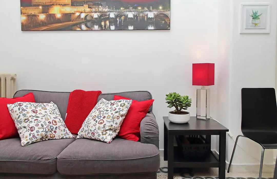 Casa Giuliana -2 Baths, 3 Big Bedrooms With 9 Sleeps, Bed-Free Living Room With 2 Sofas, Efficient Kitchen -Family Friendly -2Nd Floor Elevator Mansion In Umbertino Style -600 Meters From Vatican & Ottaviano Metro -Secure, Quiet, Wealthy, Accessible-1
