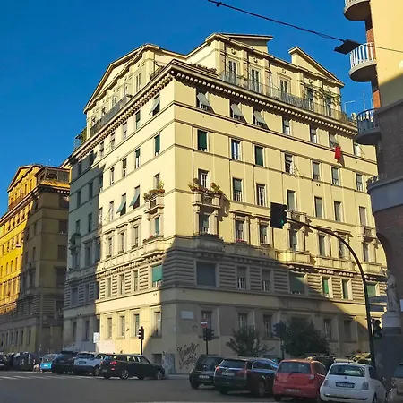 Casa Giuliana -2 Baths, 3 Big Bedrooms With 9 Sleeps, Bed-Free Living Room With 2 Sofas, Efficient Kitchen -Family Friendly -2Nd Floor Elevator Mansion In Umbertino Style -600 Meters From Vatican & Ottaviano Metro -Secure, Quiet, Wealthy, Accessible-3
